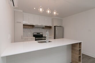 Building Photo - 9675 Av. Papineau