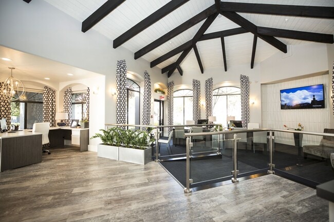 Building Photo - San Valiente