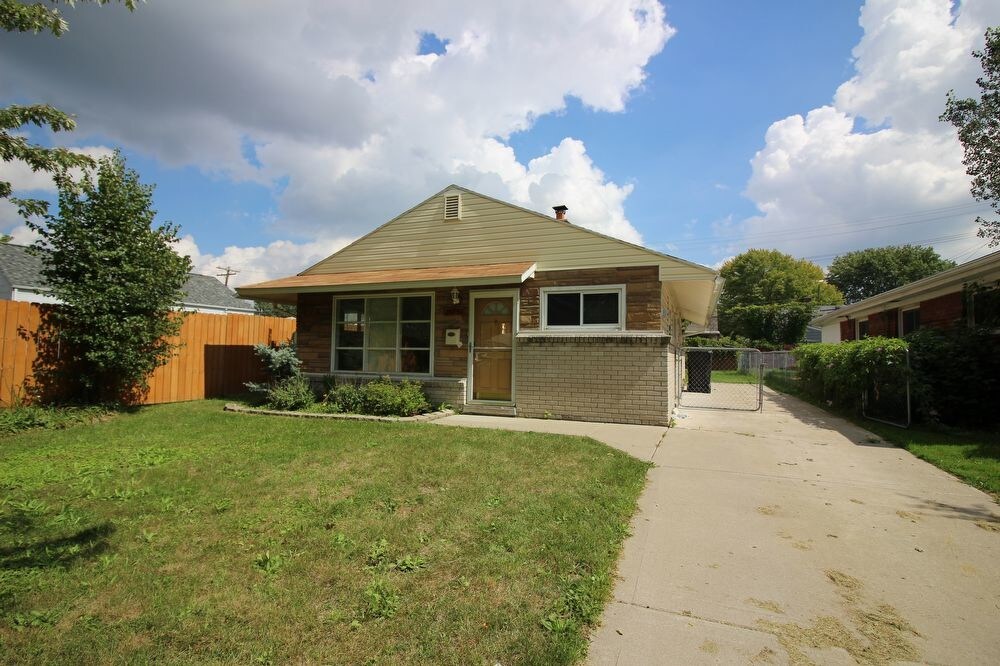 Primary Photo - Home In Rosevile for You