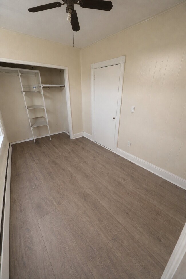 Building Photo - 446 Baker Pl