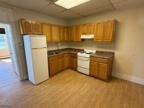 Building Photo - 144 Lakeside Dr W
