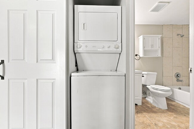 Photo - $1,295.95 1 bed, 1 bathroom, located in Aurora with a washer and dryer. Apartment