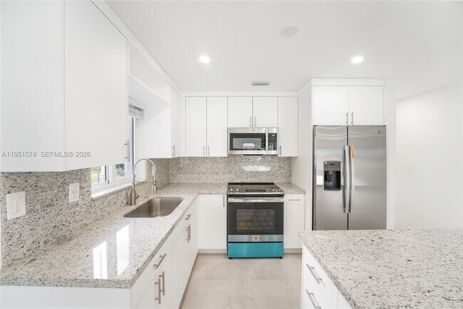 Building Photo - 857 W 34th St