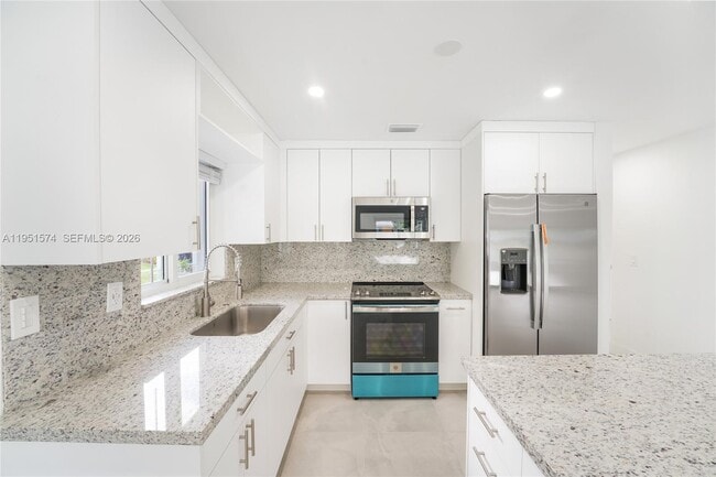 Foto del edificio - 857 W 34th St