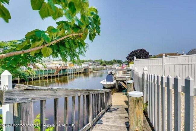 Foto del edificio - 884 Mill Creek Rd