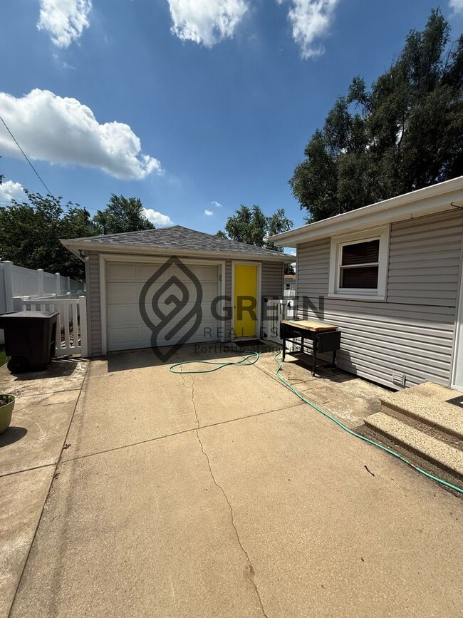 Building Photo - 2 bed 1 bathroom home for rent in Bradley IL