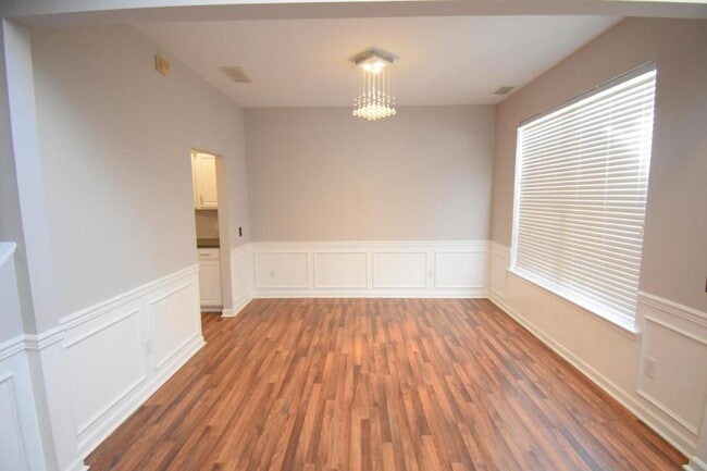 Foto del edificio - 6827 Braddock Ln