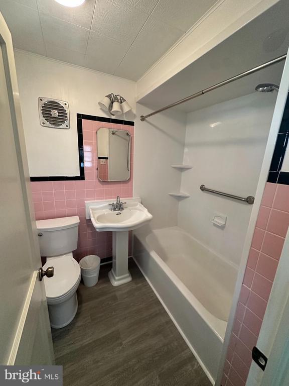 Building Photo - 5431 Trento Ave