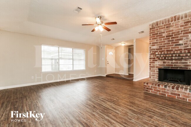 Foto del edificio - 23203 Tree Bright Ln