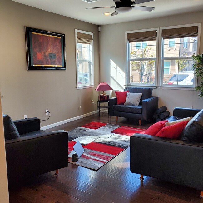 Foto del edificio - 336 N Park Ct