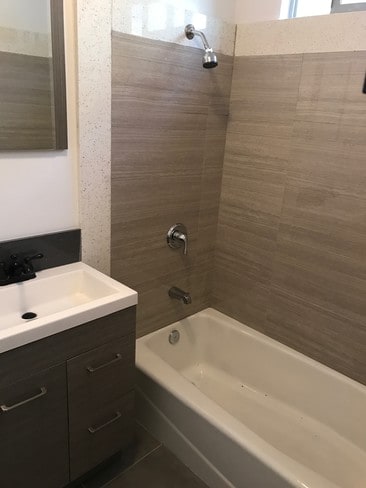 Foto del edificio - 10214 Darby Ave