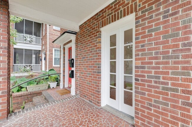 Building Photo - 201 E 48th St