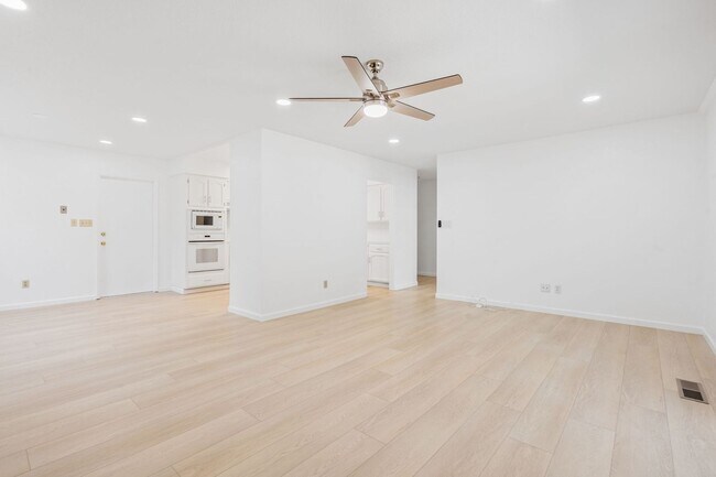 Building Photo - Lovely Hallmark Home in Clovis Unified Sch...