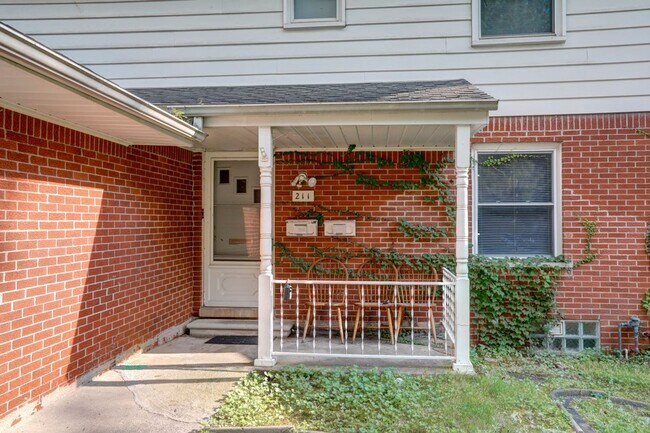 Foto del edificio - COMING SOON! Bright, Inviting 3-Bedroom Home in Prime Royal Oak Location!