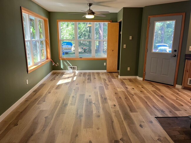 Building Photo - Secluded 2 bed 1 bath Rancher near Garfiel...