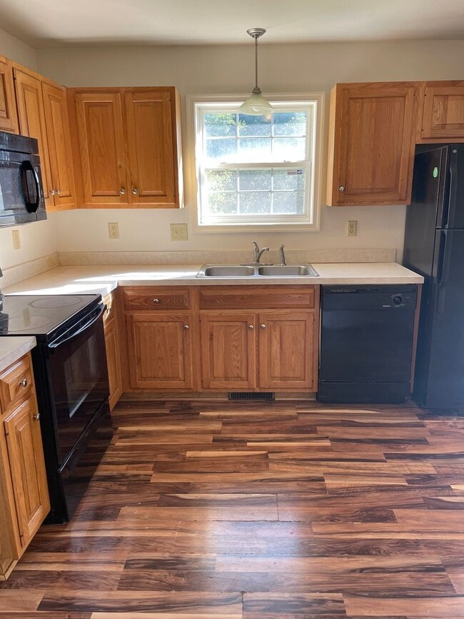 Building Photo - 3 Bed 2 Bath Townhome in Gable Park