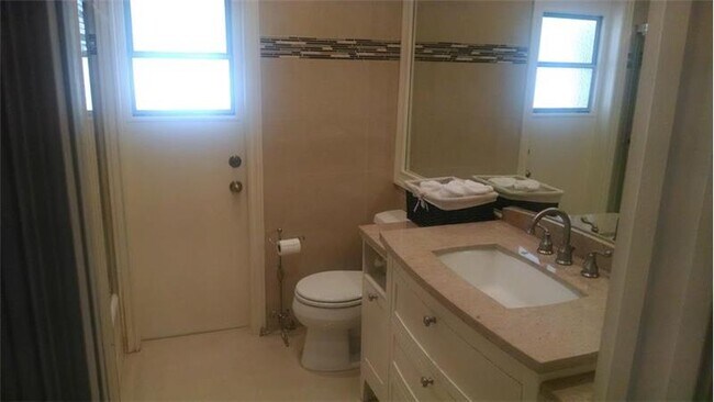 Foto del edificio - 2630 NE 17th St