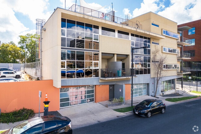 Foto del edificio - 6th & Brushy
