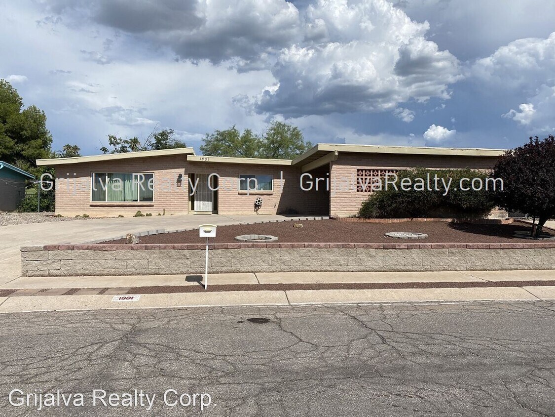 Foto principal - 4 br, 2 bath House - 1801 S Sleepy Hollow Ave