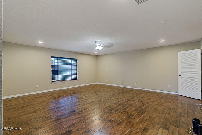 Foto del edificio - 14325 Pacific Point Dr