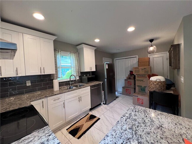 Foto del edificio - 2701 Hood Ave NW