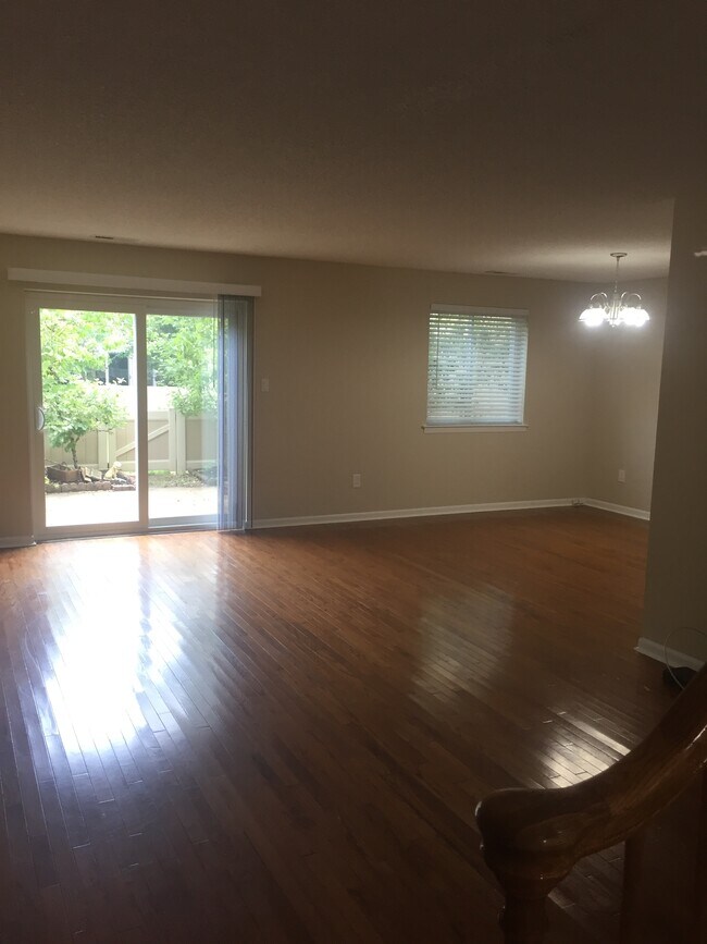 Building Photo - 94 Tennyson Dr