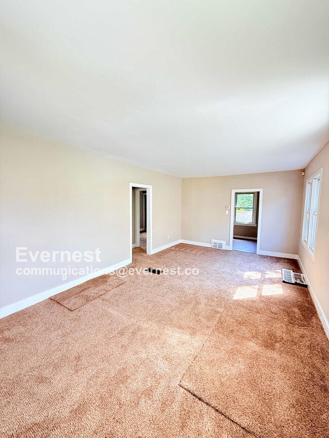 Building Photo - 3 Bed/1 Bath Home / Pet-Friendly / Available Now!