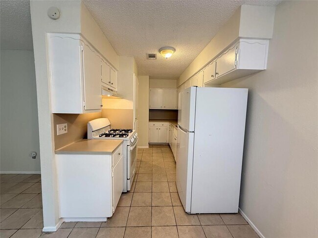 Foto del edificio - 10613 Golden Quail Dr