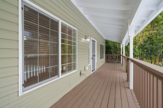 Building Photo - Charming Bremerton Home with Spacious Layout