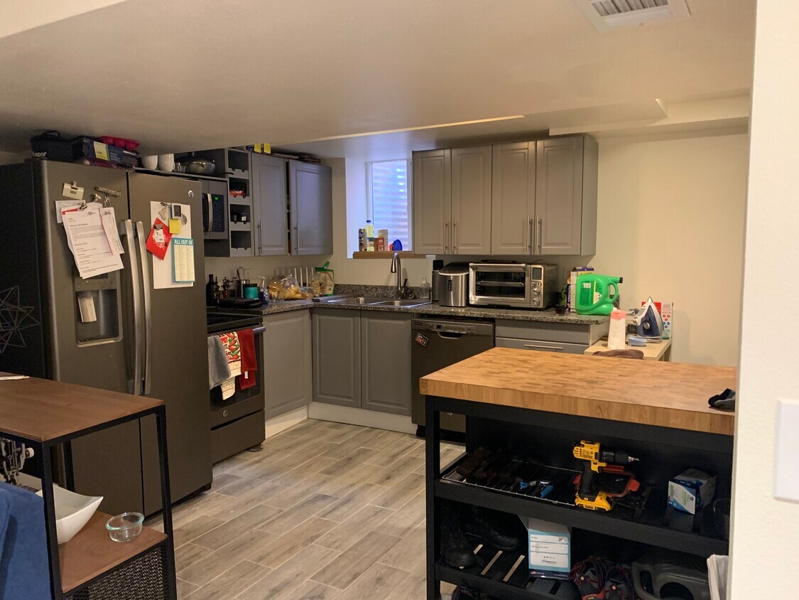 Foto principal - 4640 S Lowell Blvd