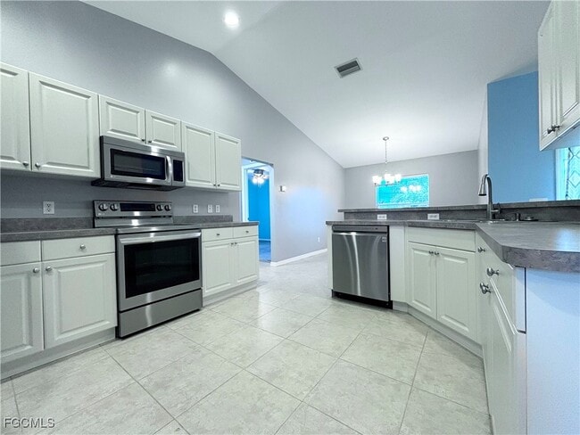 Building Photo - 824 Unger Ave