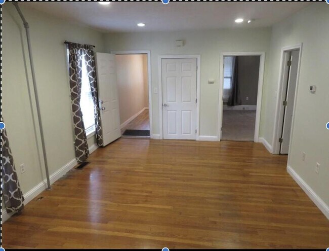 Foto del edificio - 11-13 Church Ave