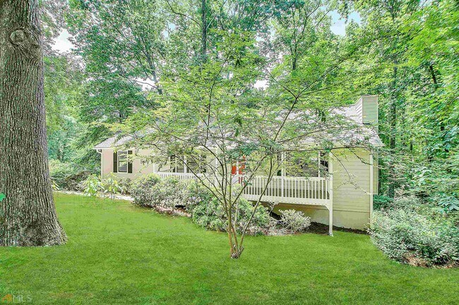 Building Photo - 830 Sunset Ct NW