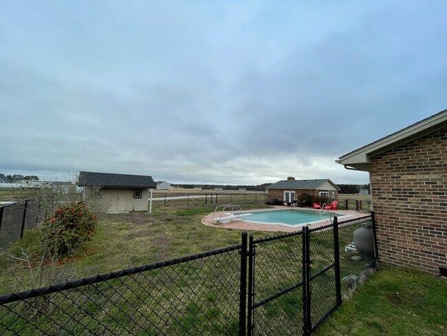 Foto del edificio - 598 N Trotman Rd