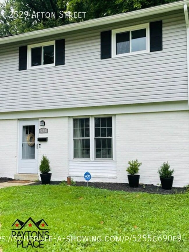 Building Photo - Beautifully Renovated Home with tons of Ou...