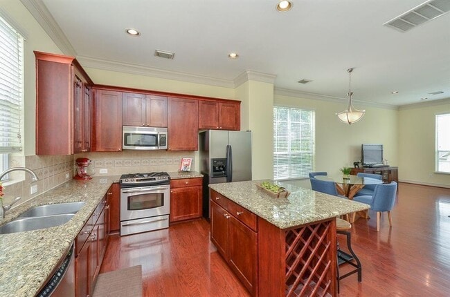 Building Photo - 3316 Clearview Cir