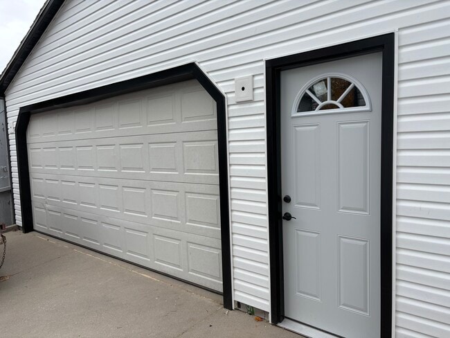 Building Photo - 1216 Hamilton St