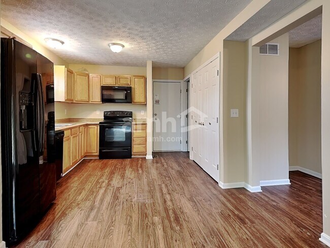 Building Photo - 531 Sherman Dr