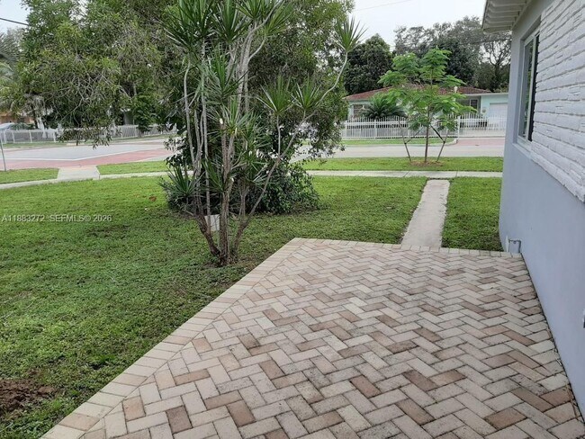 Foto del edificio - 13300 NE 10th Ave