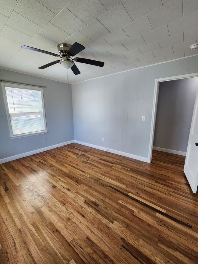 Building Photo - 3/1 Charmer in West Lampasas