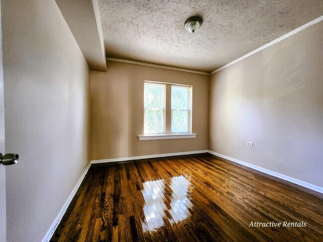 Foto del edificio - 2648 E 78th St