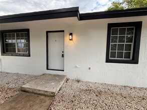 Building Photo - 617 NW 3rd Ave