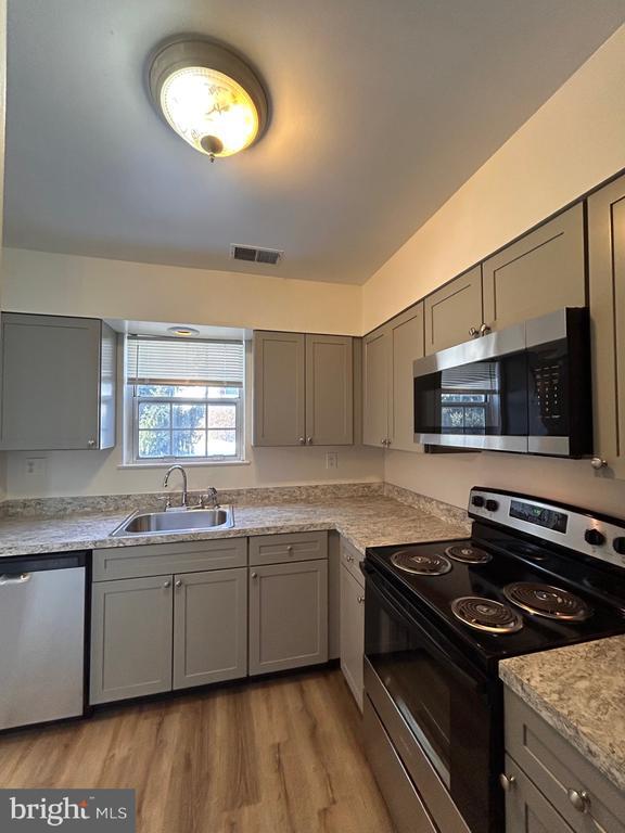 Building Photo - 63 Lexton Dr