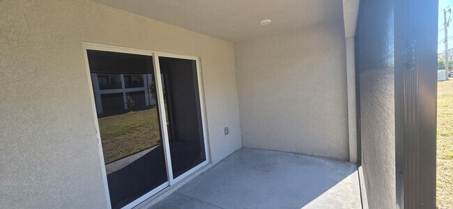 Foto del edificio - Duplex for rent