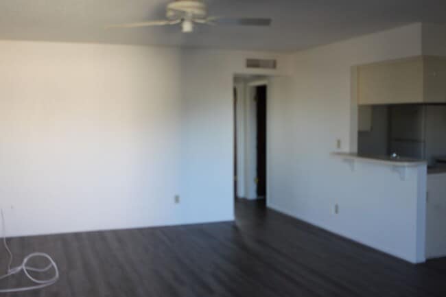 Building Photo - Moon Valley Townhouse at 7th and T-Bird!