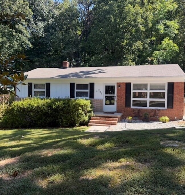 Building Photo - 202 Crest Rd