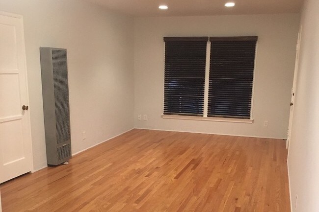 Madera dura de roble - 1020 N Verdugo Rd