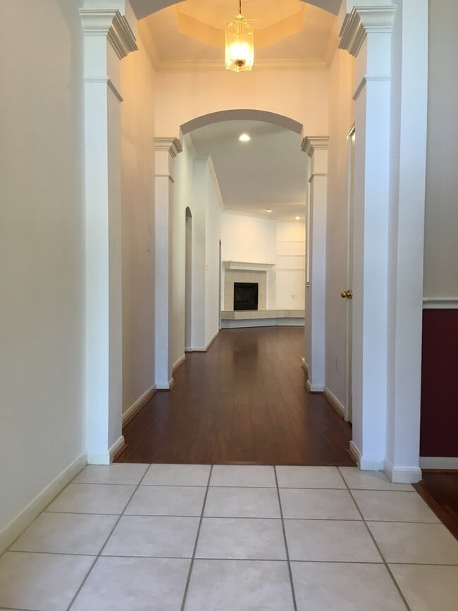 Building Photo - Beautiful 3/2 in Scofield Farms
