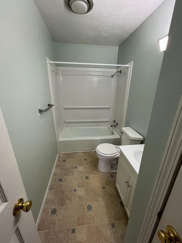 Unit 7 - Bathroom - 2604 Pine St