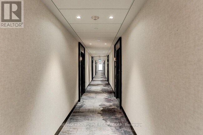 Photo du bâtiment - 3200-3200 William Coltson Ave